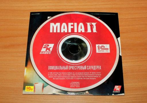 Mafia II - Мир принадлежит терпеливым. Крупный план коллекционного издания Mafia II и подарков с вечеринки Persona Grata